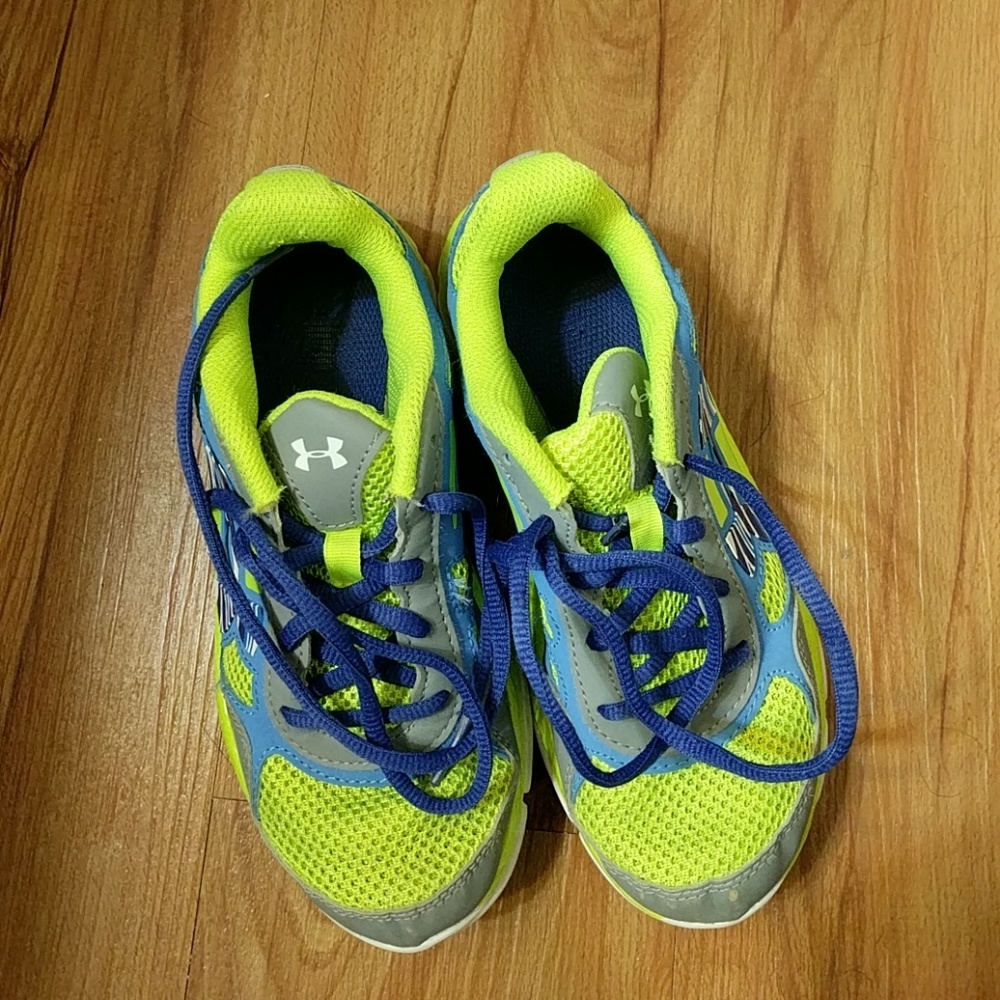 Under Armour sz 3 kids shoes green/yellow and blue